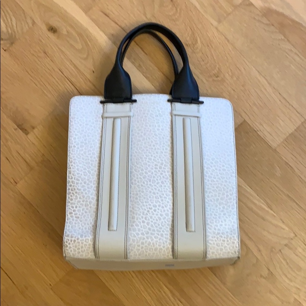 Pour la Victoire leopard tote light gray